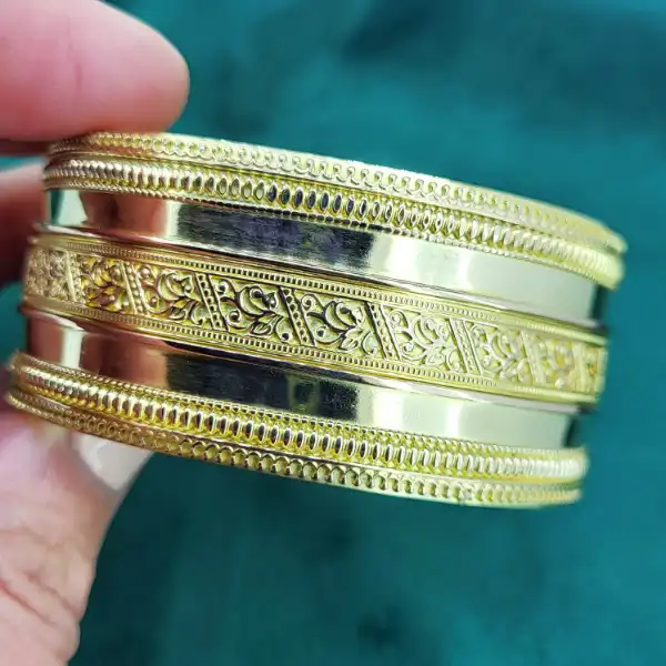 Fabulous 15ct Gold Detailed Bangle-15ct-gold-detailed-30mm-bangle.webp