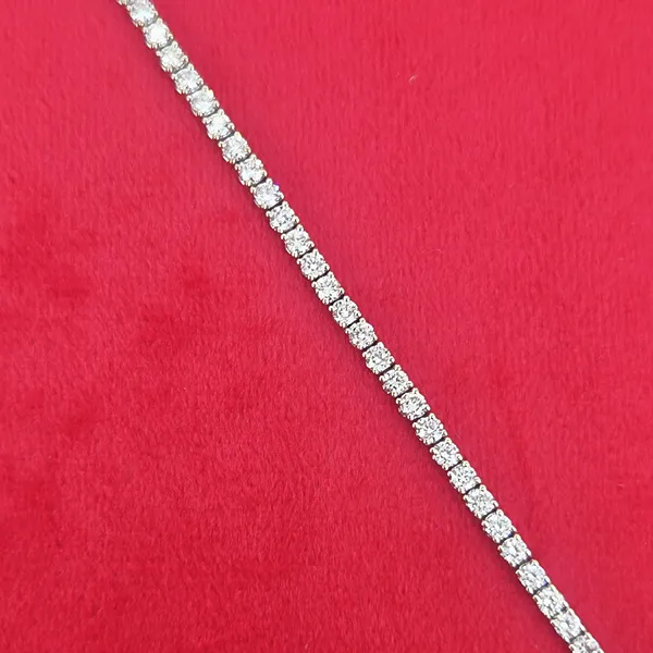 2ct Diamond Line Bracelet in 18ct White Gold- Close Up 