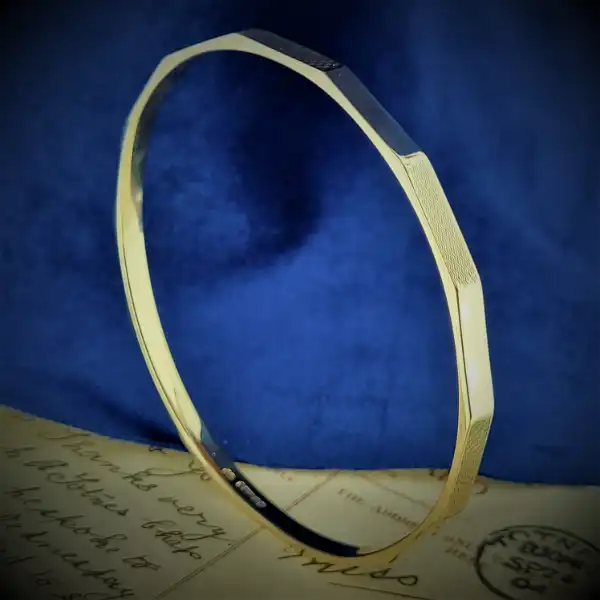 Date 1924-1925! 9ct Gold Fancy Solid Bangle-9ct-faceted-bangle.webp