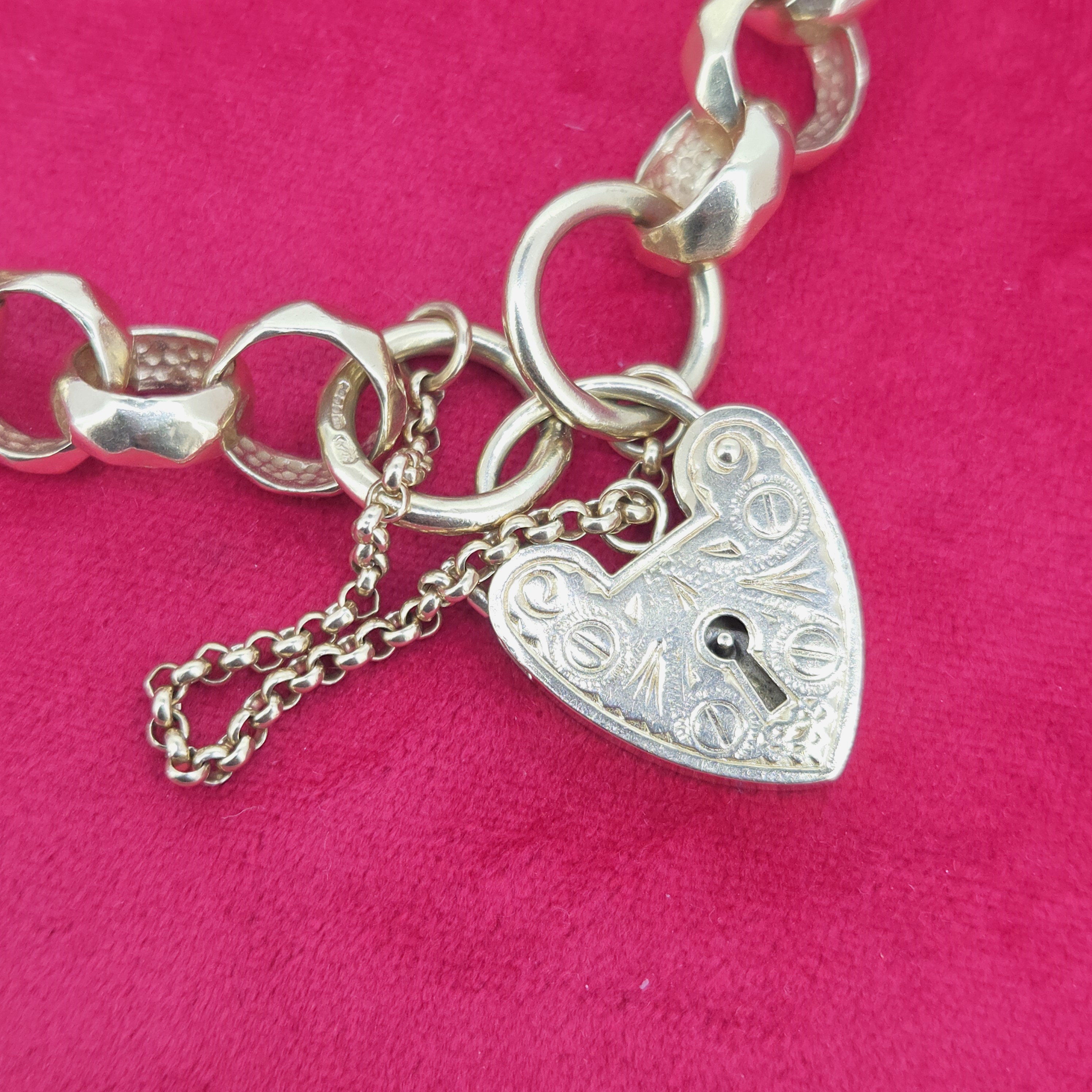 img/jewellery/bracelets-and-bangles9ct-gold-belcher-charm-bracelet-with-engraved-padlock.jpg