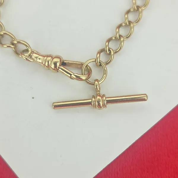 9ct Yellow Gold Curb Bracelet with T-Bar- Close Up 