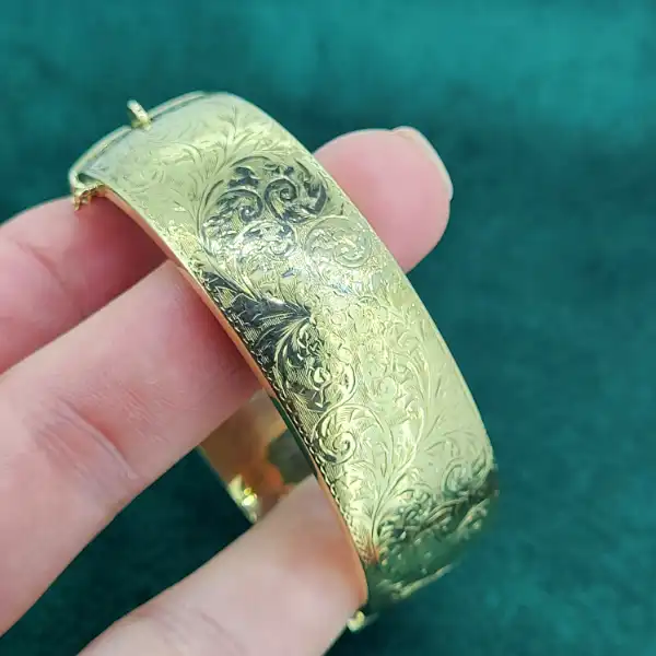 Date 1987! 9ct Gold Antique Bangle-9ct-yellow-gold-engraved-bangle-with-foliage.webp