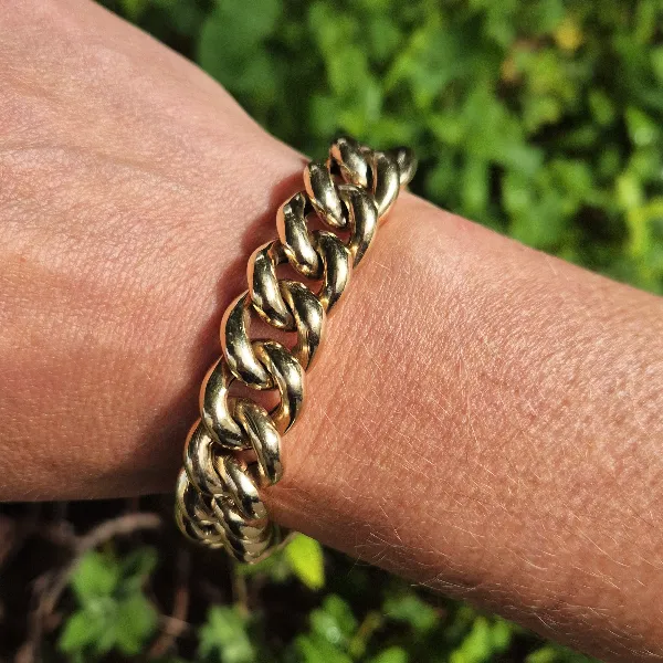 Gorgeous Vintage Chunky Yellow Gold Charm Bracelet-chunky-vintage-charm-bracelet-yellow-gold.webp