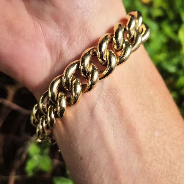 Gorgeous Vintage Chunky Yellow Gold Charm Bracelet-chunky-vintage-charm-bracelet-yellow-gold.webp