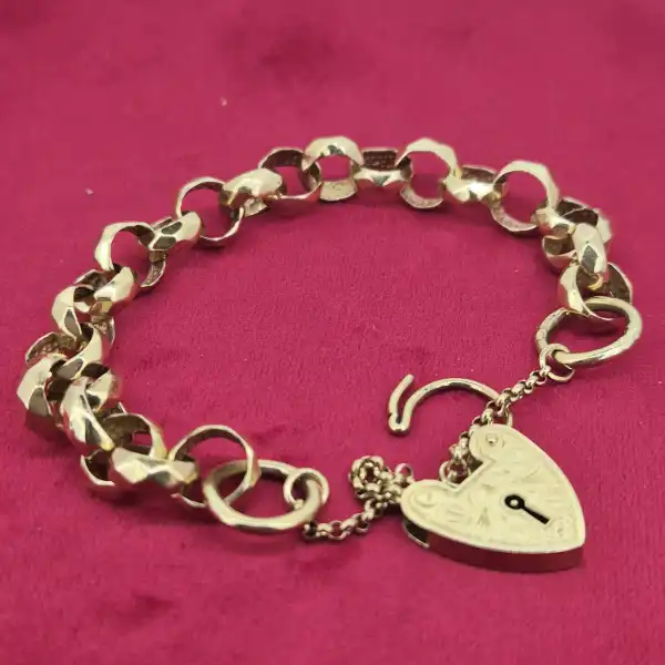 Date 1930! Antique Chunky Belcher Link Charm Bracelet in Yellow Gold-faceted-belcher-link-charm-bracelet.webp