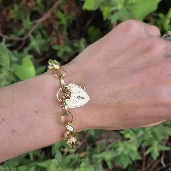 Date 1930! Antique Chunky Belcher Link Charm Bracelet in Yellow Gold-faceted-belcher-link-charm-bracelet.webp