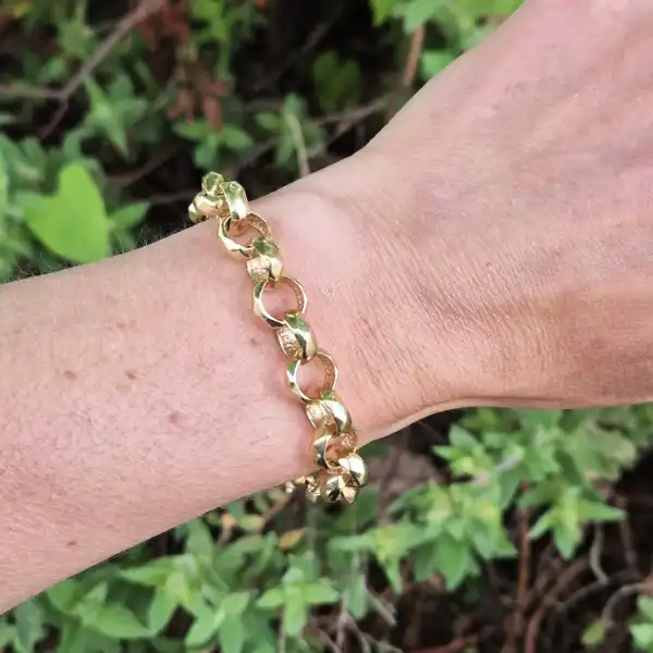 Date 1930! Antique Chunky Belcher Link Charm Bracelet in Yellow Gold-faceted-belcher-link-charm-bracelet.webp