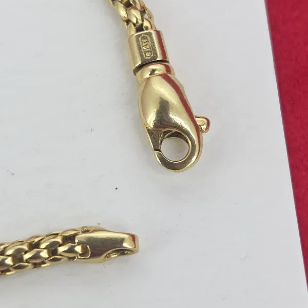 Italian 18ct Yellow Gold Cable Link Bracelet- Magnified 