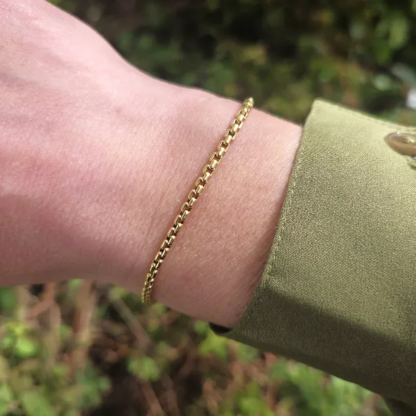 Italian 18ct Yellow Gold Rounded Venetian Bracelet- Crown View 