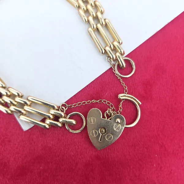 Vintage 9ct Yellow Gold Gate Bracelet- Close Up 