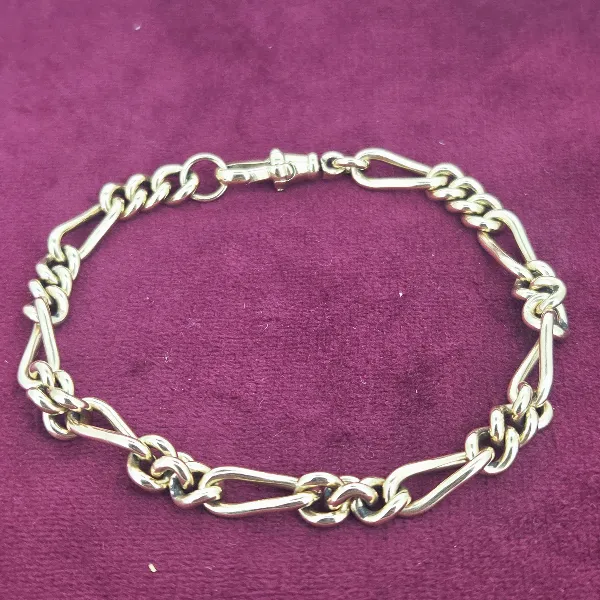 Vintage 9ct yellow Gold Figaro Bracelet- Front View 