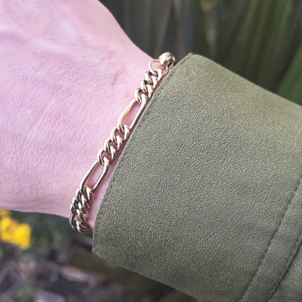 Vintage 9ct yellow Gold Figaro Bracelet- Magnified 