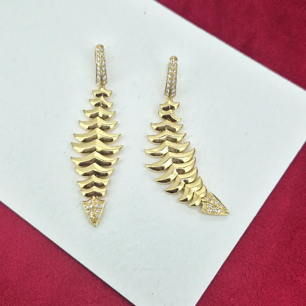 18ct Gold and Diamond Articulated Drop Earrings- Close Up 