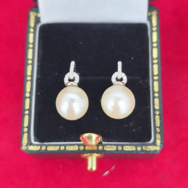Pearl and Diamond earring in 18ct White Gold-18ct-white-gold-pink-pearl-studs-with-diamonds.webp