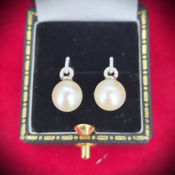 Pearl and Diamond earring in 18ct White Gold-18ct-white-gold-pink-pearl-studs-with-diamonds.webp