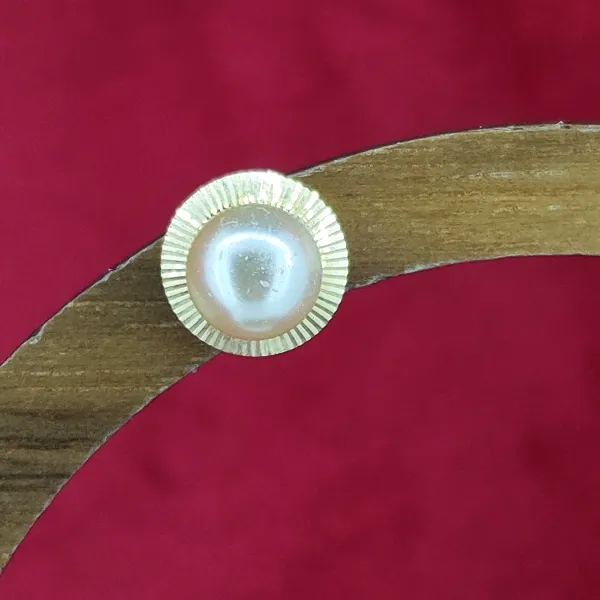 9ct Gold Pearl Textured Halo Stud Earrings- Close Up 