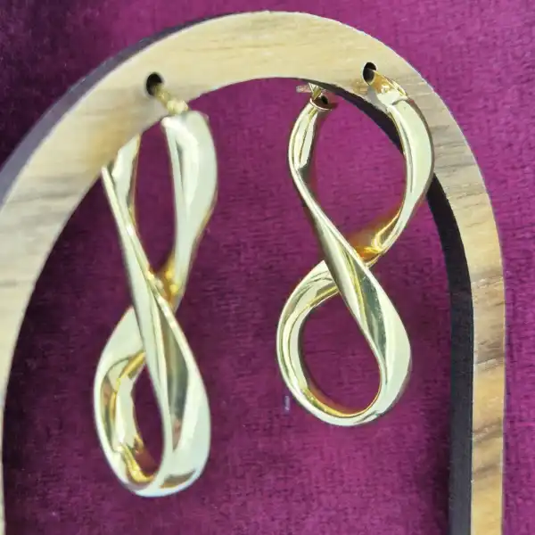 40mm 9ct Gold Figure of Eight Earrings-9ct-gold-twisted-figure-of-eight-hoop-earrings.webp