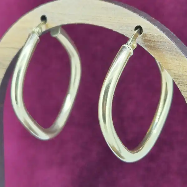 30mm 9ct Gold Hoop Earrings-plain-hoop-earrings-in-9ct-yellow-gold.webp