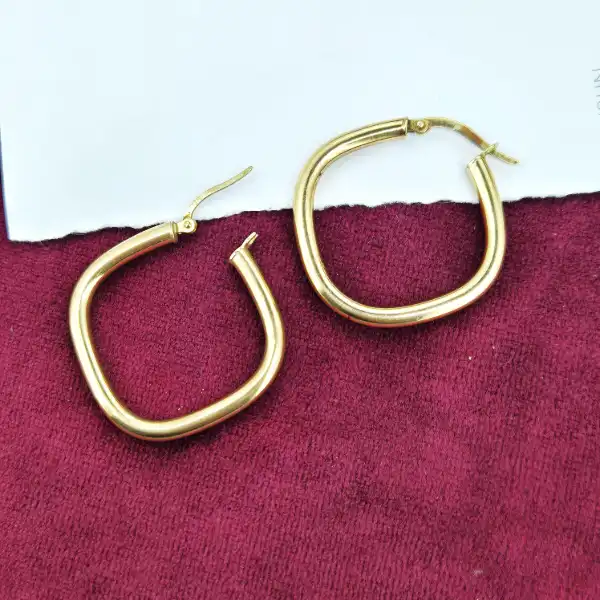 30mm 9ct Gold Hoop Earrings-plain-hoop-earrings-in-9ct-yellow-gold.webp