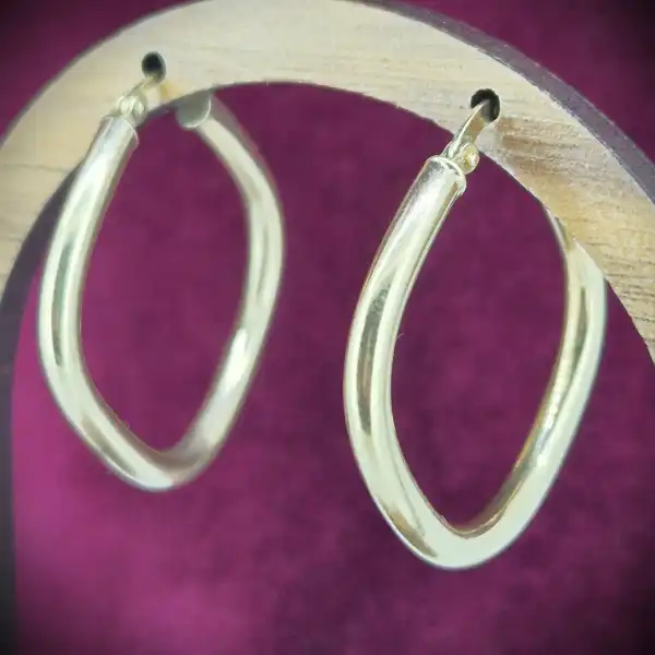 30mm 9ct Gold Hoop Earrings-plain-hoop-earrings-in-9ct-yellow-gold.webp