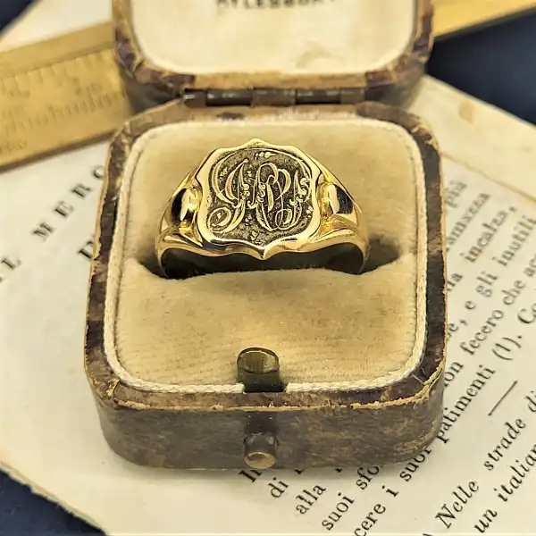 Date 1909! Gents 18ct Gold Signet Ring-18ct-gents-shield-signet-ring.webp