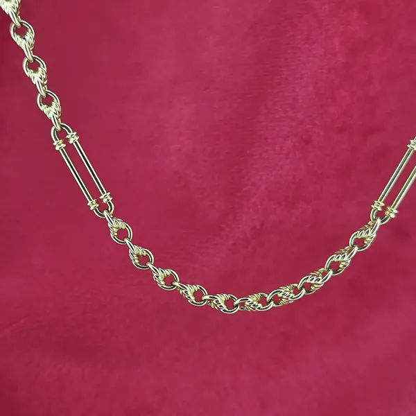 Antique Yellow Gold 15ct Longuard Chain with Double Dog Clip- Close Up 