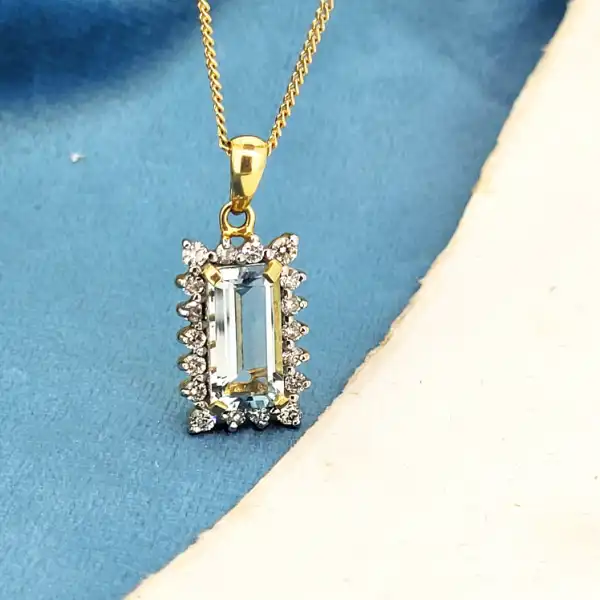 Aquamarine & Diamond Necklace-18ct-gold-aquamarine-and-diamond-pendant-2.50cts.webp