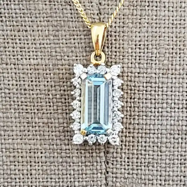 Aquamarine & Diamond Necklace-18ct-gold-aquamarine-and-diamond-pendant-2.50cts.webp