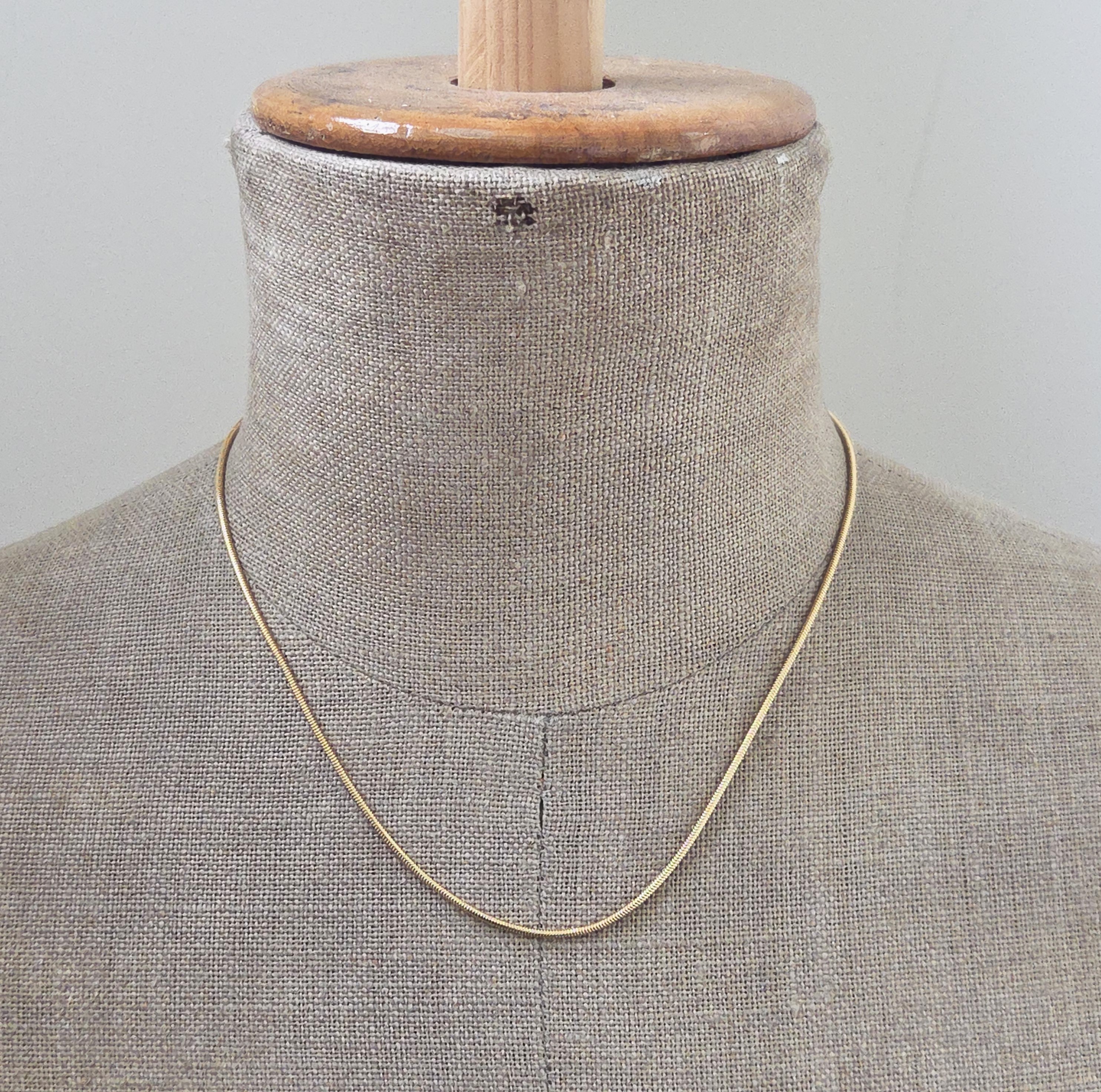 img/jewellery/necklaces18ct-gold-herringbone-chain-16inches.jpg