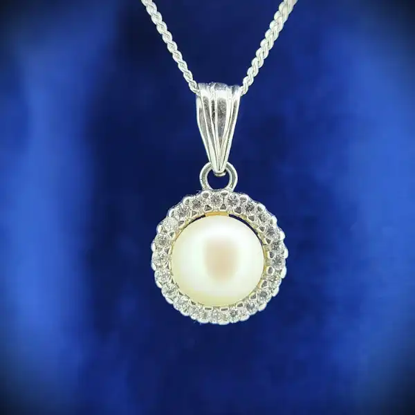 diamond Stock: 18ct Gold Pearl and Diamond Necklace