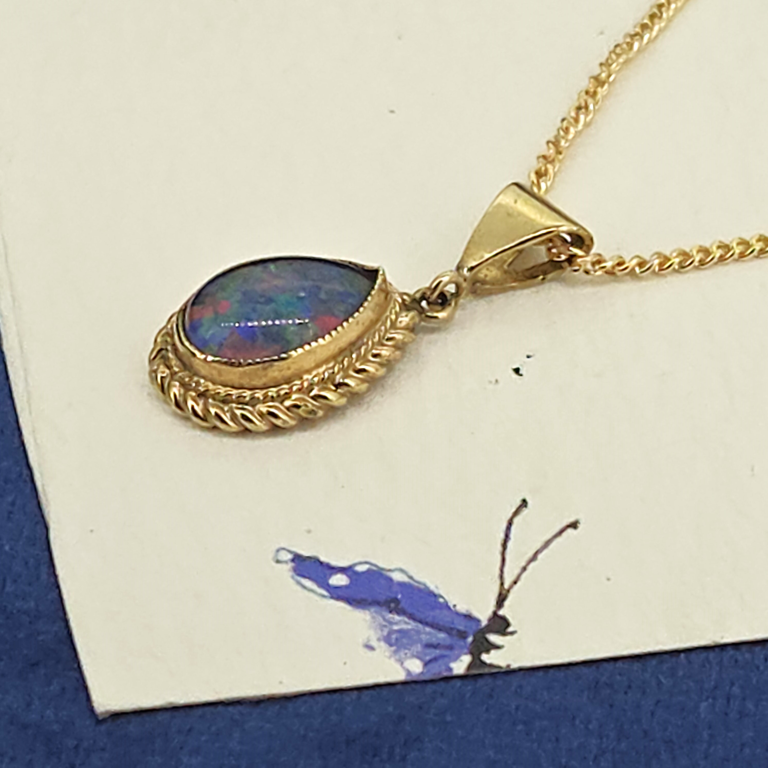 img/jewellery/necklaces9ct-gold-pear-shape-opal-pendant-rope-design.jpg
