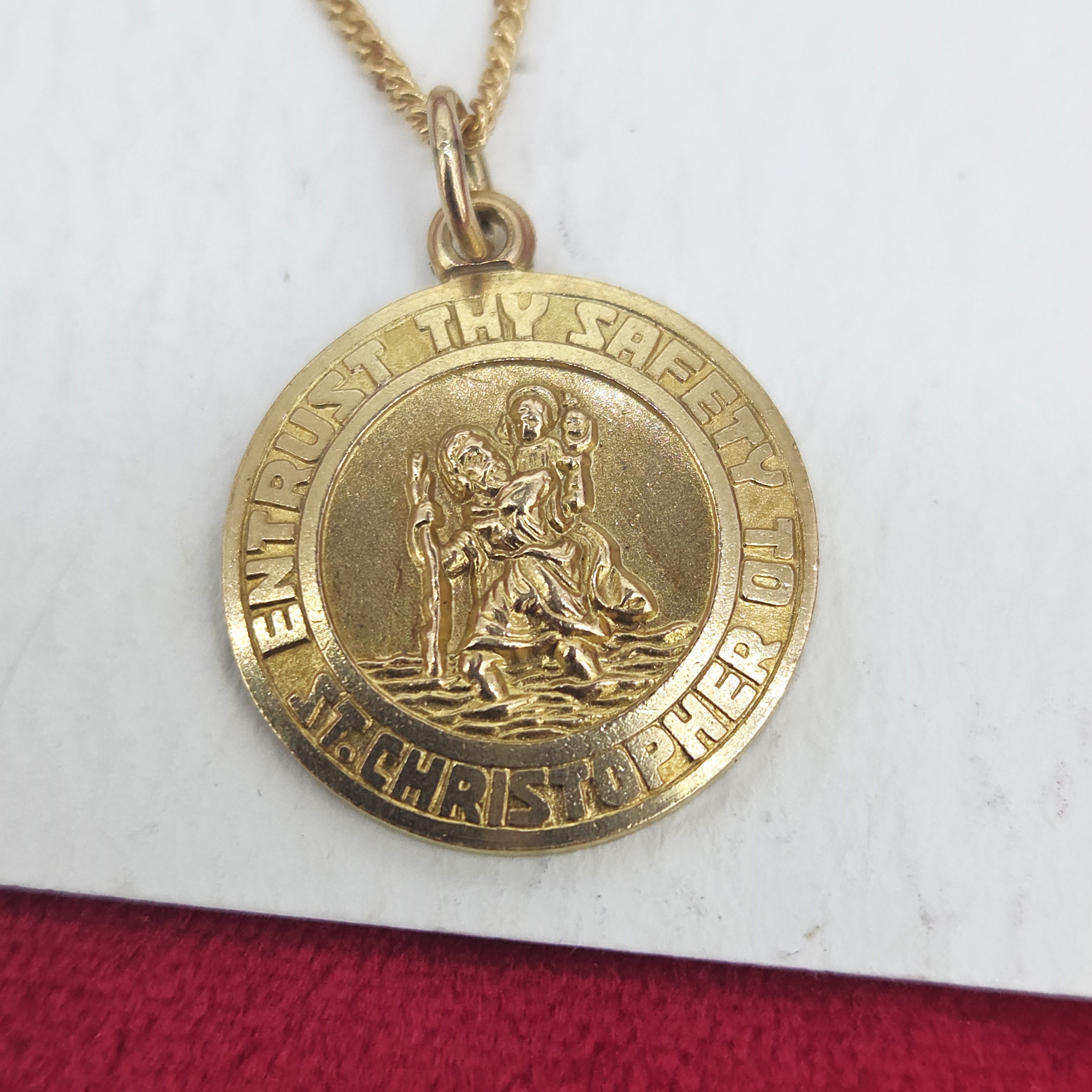 img/jewellery/necklaces9ct-gold-st-christopher-pendant-and-chain.jpg