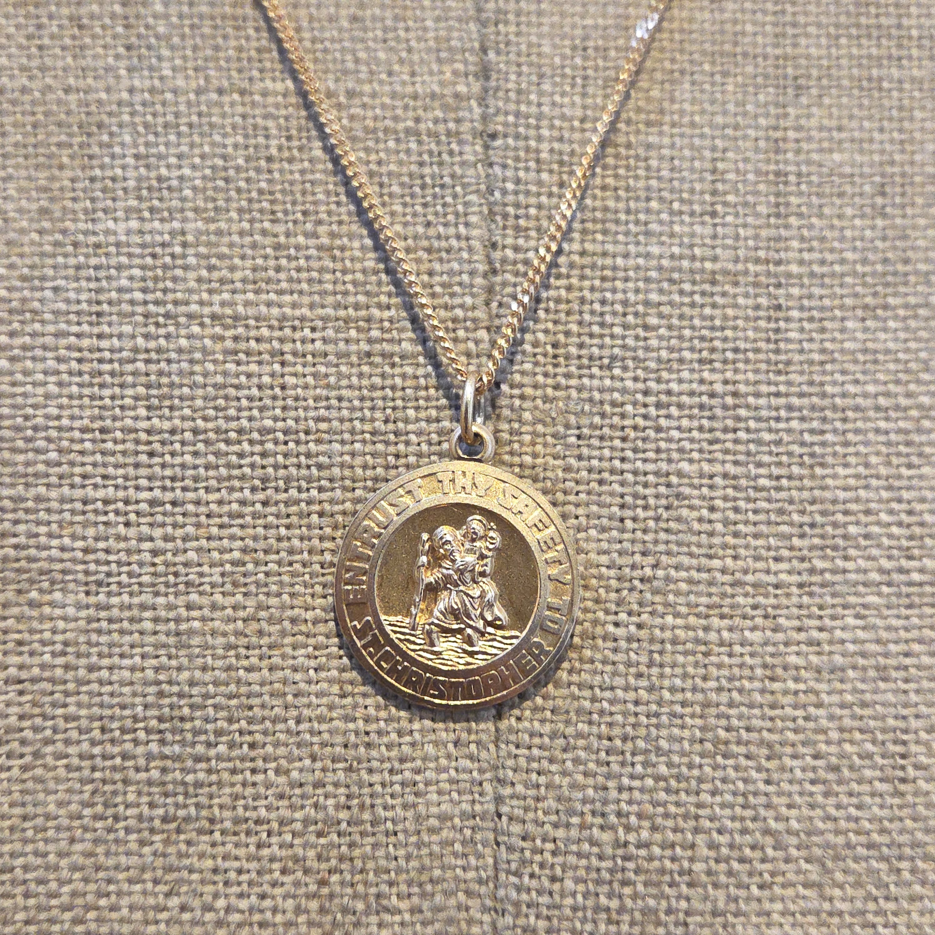 img/jewellery/necklaces9ct-gold-st-christopher-pendant-and-chain.jpg