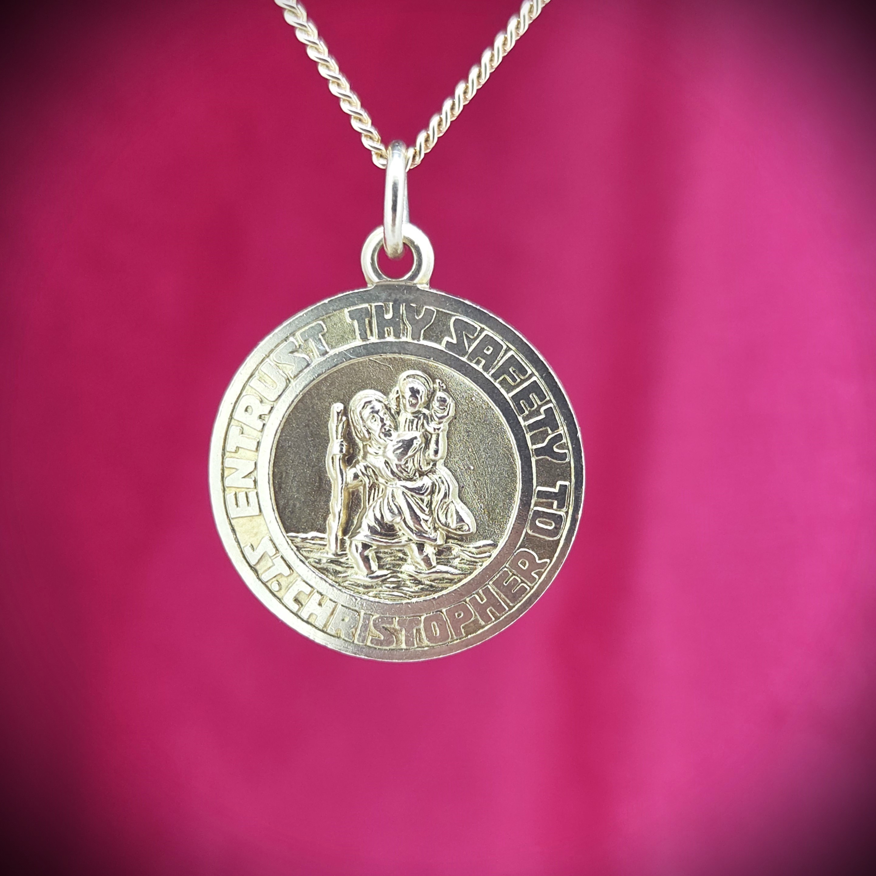 img/jewellery/necklaces9ct-gold-st-christopher-pendant-and-chain.jpg