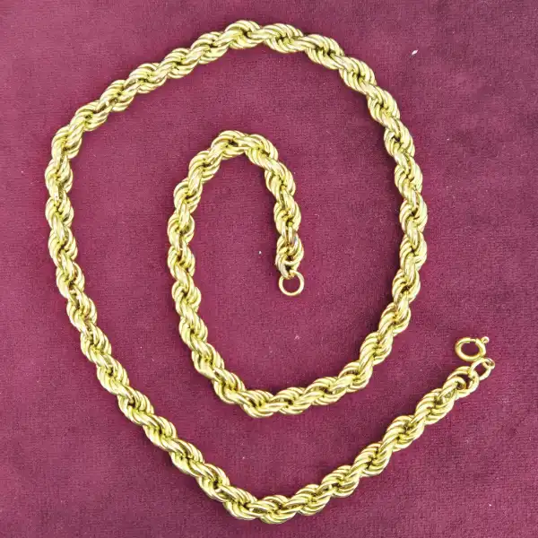 9ct Yellow Gold Rope Chain-9ct-yellow-gold-chain-with-bolt-ring.webp