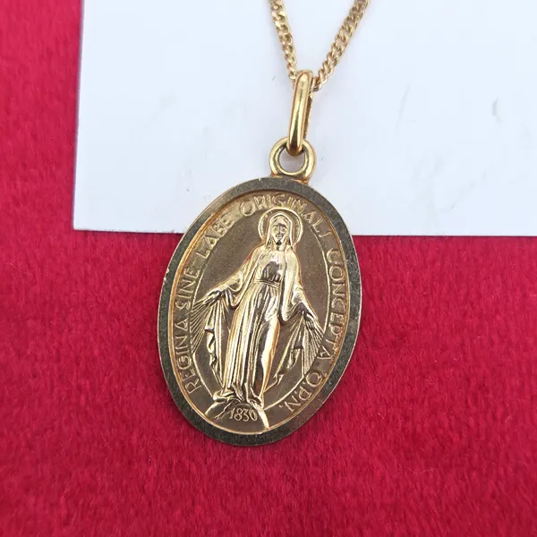 9ct Yellow Gold Miraculous Medal on a 20inch Chain- Close Up 