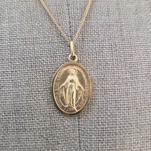 9ct Yellow Gold Miraculous Medal on a 20inch Chain- Magnified 