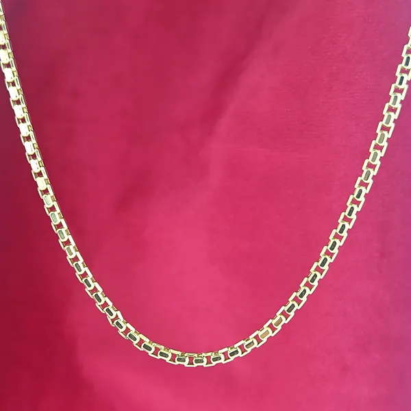 9ct Yellow Gold Rounded Venetian Necklace- Close Up 