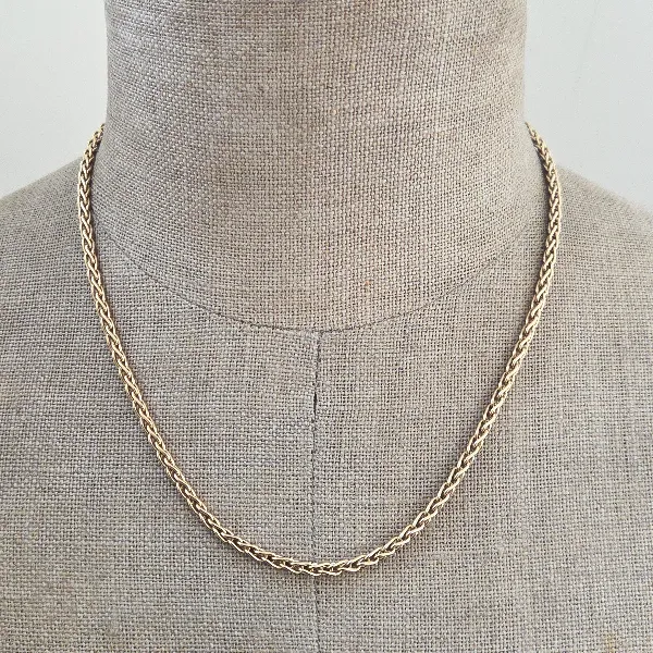 9ct Yellow Gold Solid Spiga Chain- Magnified 