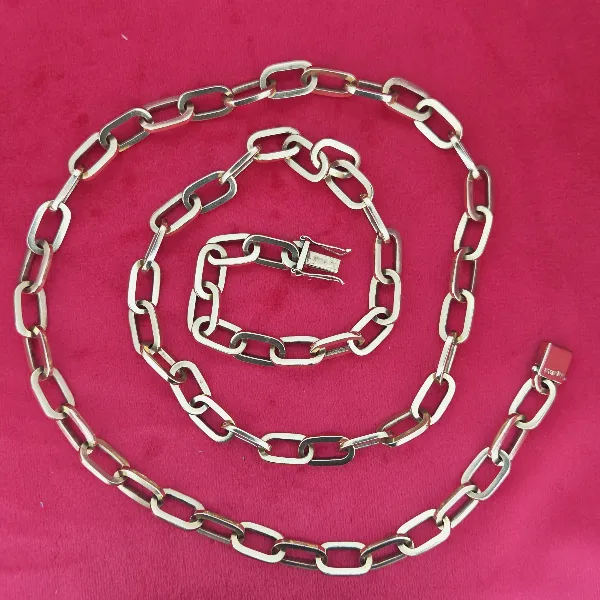 9ct Yellow Gold Paperclip Chain- Side View 