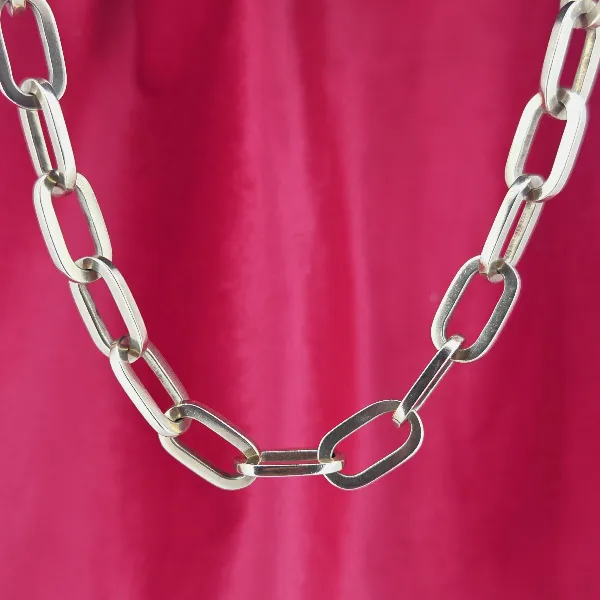 9ct Yellow Gold Paperclip Chain- Close Up 