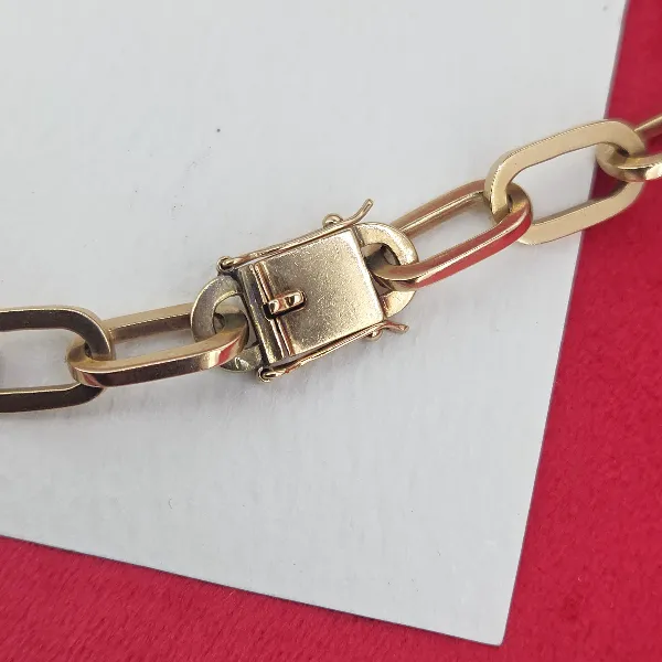 9ct Yellow Gold Paperclip Chain- Magnified 