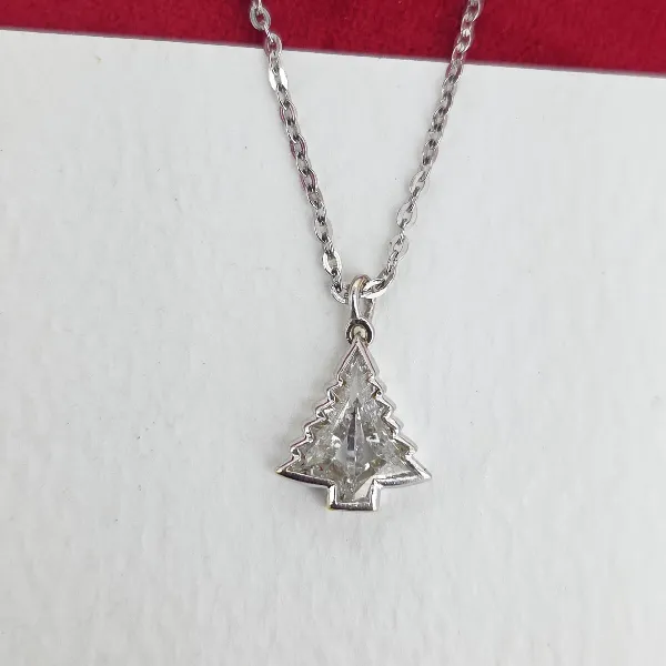 1.00ct Diamond Christmas Tree Pendant- Close Up 