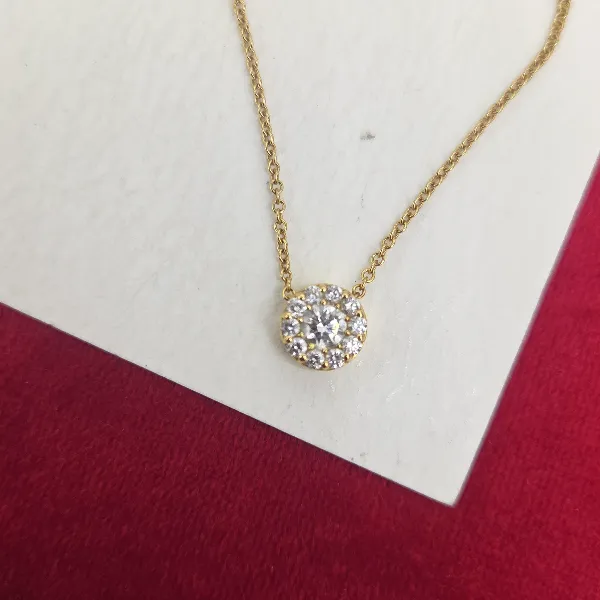 Italian 18ct Yellow Gold Diamond Cluster Pendant- Close Up 
