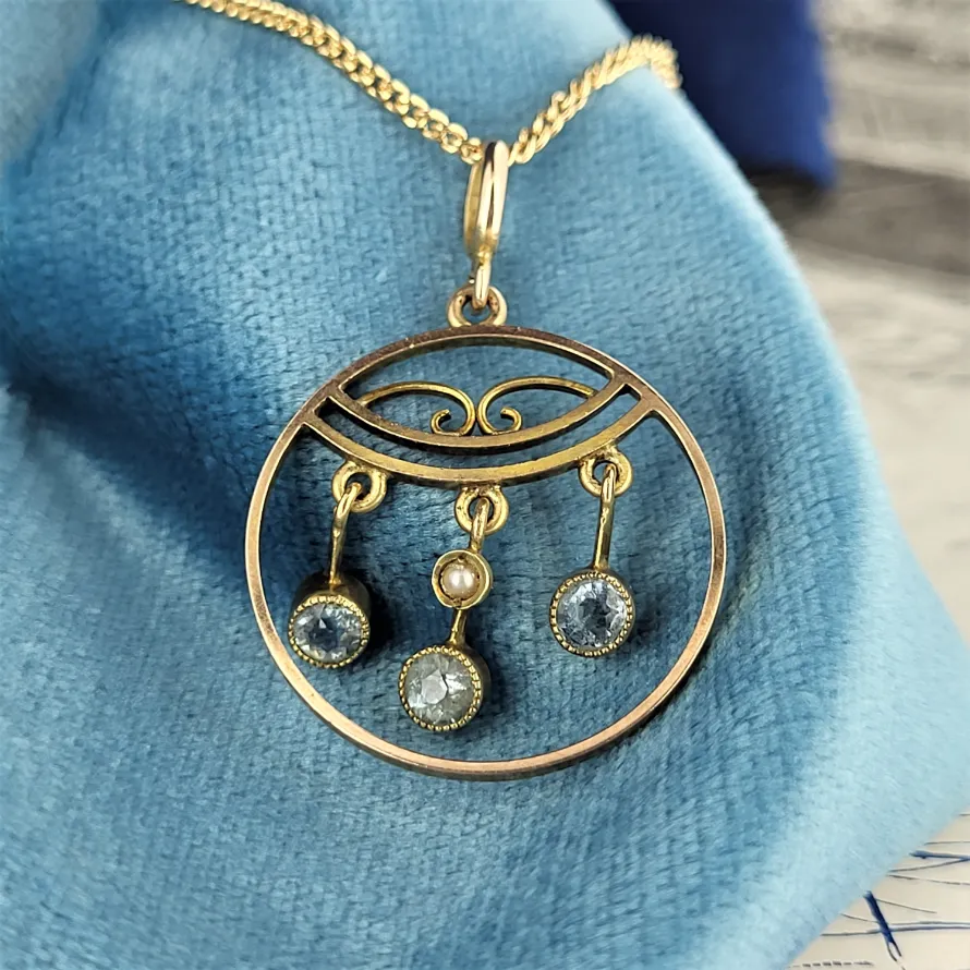 Vintage Aquamarine Pendant-round-aquamarine-pendant.webp
