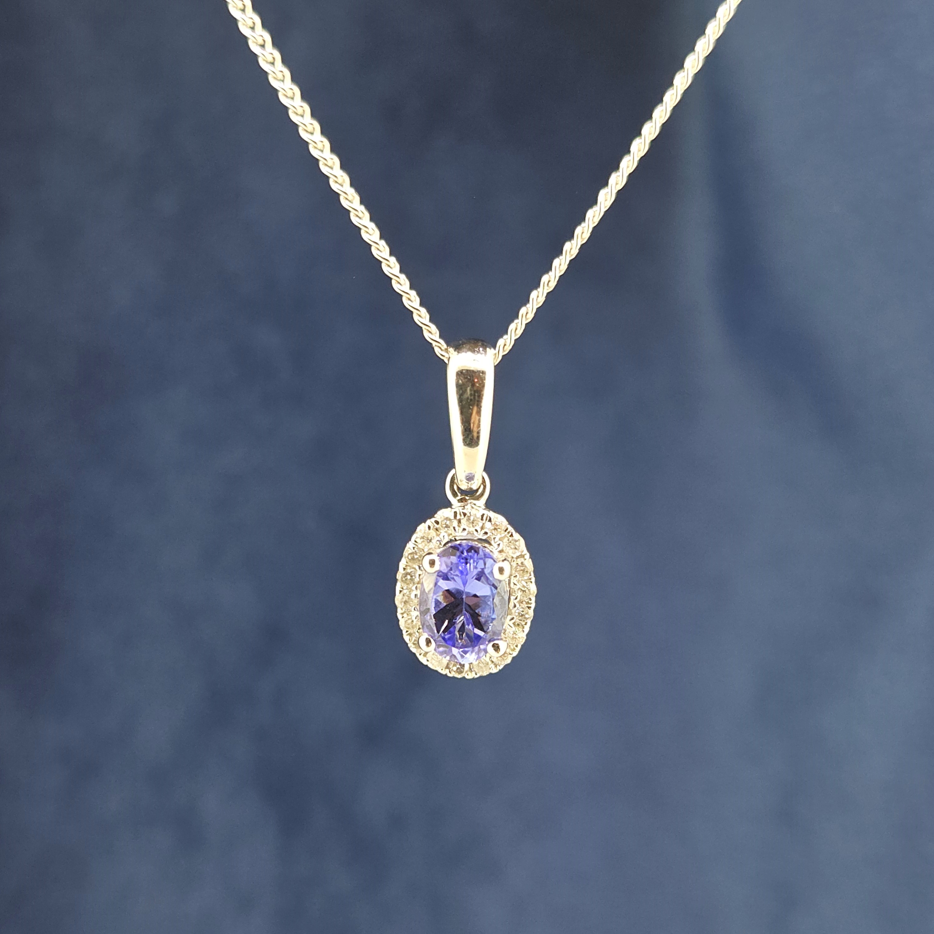 img/jewellery/necklacestanzanite-diamond-halo-pendant-in-white-gold.jpg