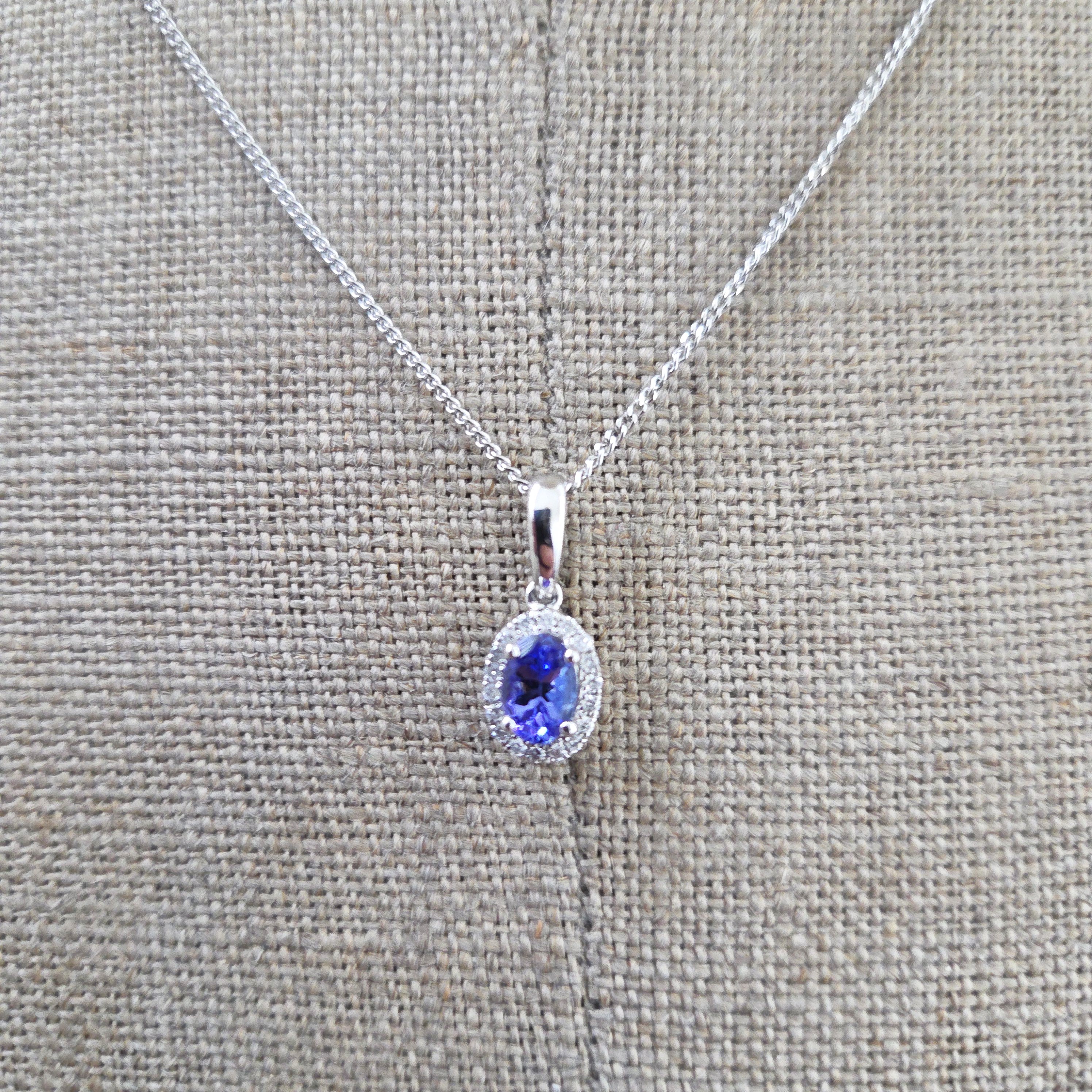 img/jewellery/necklacestanzanite-diamond-halo-pendant-in-white-gold.jpg