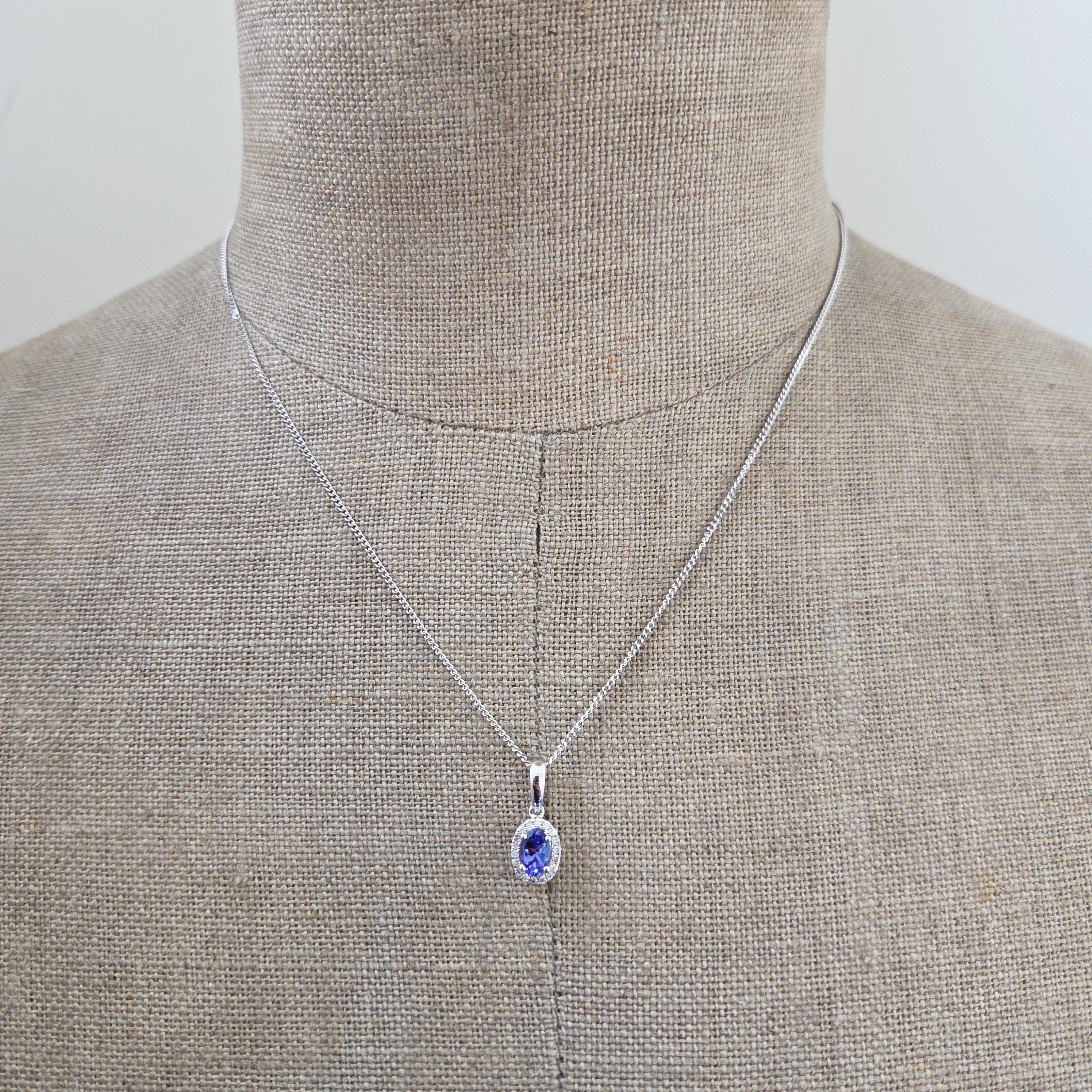 img/jewellery/necklacestanzanite-diamond-halo-pendant-in-white-gold.jpg