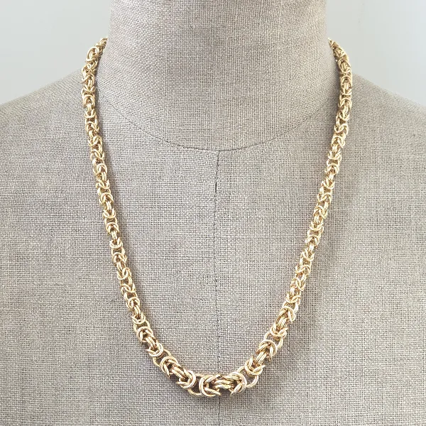Vintage 9ct Gold Graduated Byzantine Necklace- Magnified 