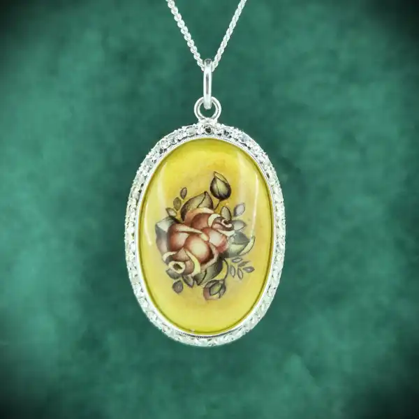  Thumbnail of 18ct Gold and Diamond Art Pendant